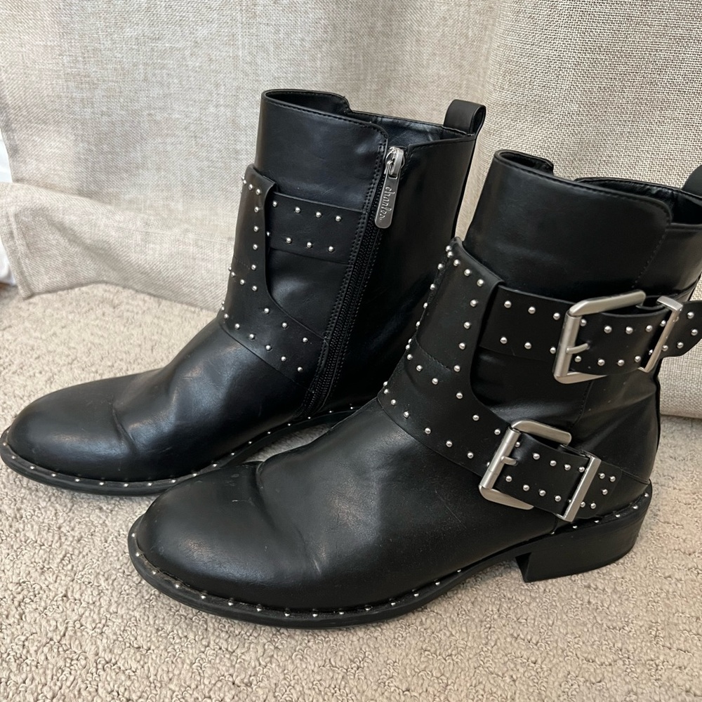 Women’s black boots